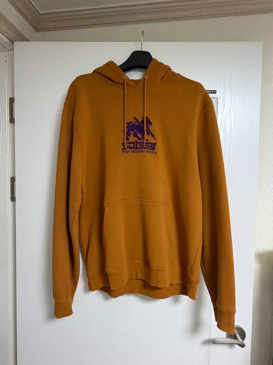 新品 STUSSY ステューシー ライオン 刺繍 WHO Tシャツ