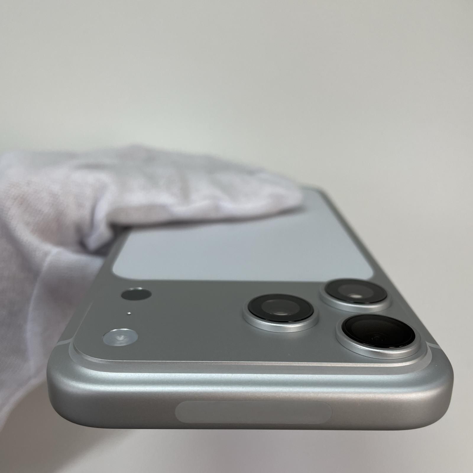 iPhone 17 Pro Max 256GB シルバー softbank - メルカリ