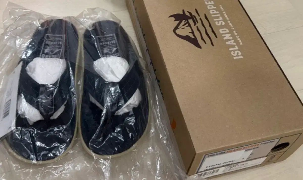 新品 5 size Island スウェード スリッパ ネイビー