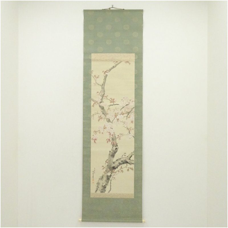 1921年作　兼重暗香筆　桜花雀図　肉筆絹本掛軸（保護箱） 掛け軸 床の間 書 おしゃれ 絵画 表具 芸術 茶道 年中掛け インテリア 茶掛 掛物 和室