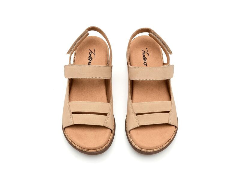 トロッターズ レディース シューズ サンダル ミニ Trotters Gemini Sandals Beige Nubuck ベージュ トロッターズ レディース シューズ サンダル ミニ Trotters Gemini Sandals Beige Nubuck ベージュ