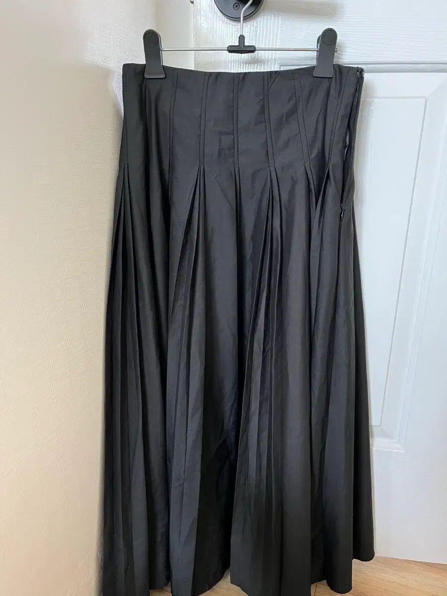 ELEVEN 써티 eleventhirty Pleats Long Skirt ブラック