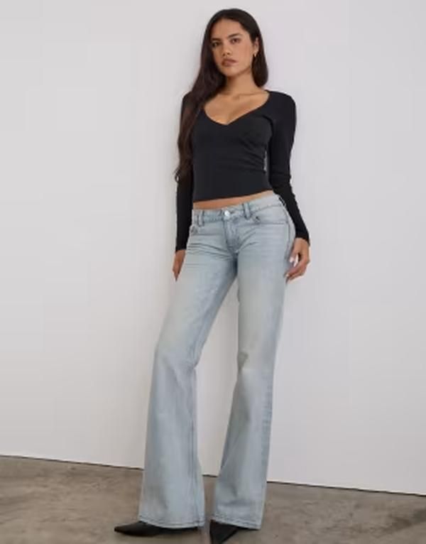 モーテル レディース ボトムス デニムパンツ ローライズ ジーンズ Motel extra low rise flared jeans in breeze blue wash BLUE ブルー
