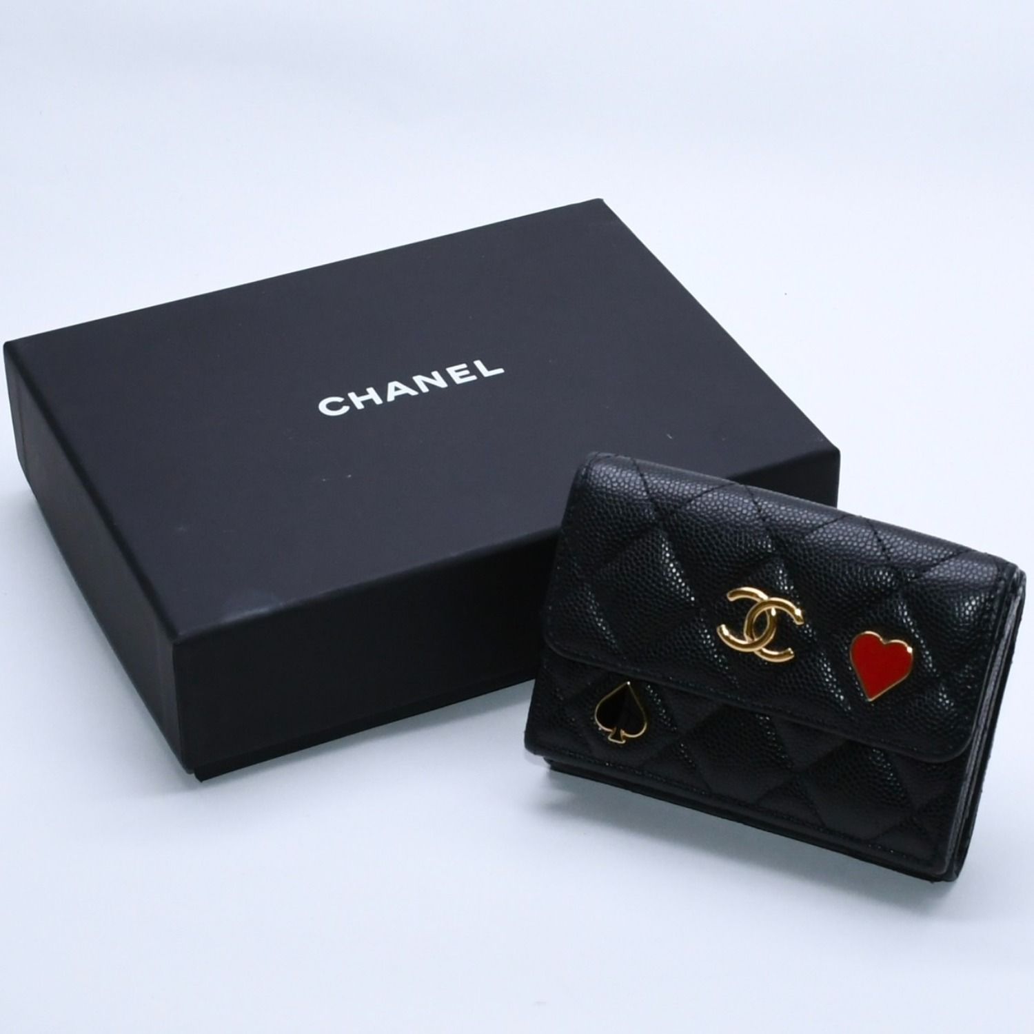 CHANEL シャネル スモールフラップ ウォレット AP3081 トランプモチーフ キャビアスキン ブラック レッド ハート スペード ミニ財布 三つ折り財布 ゴールド金具 美品 中古 4a003881
