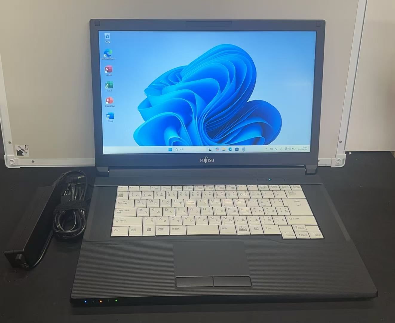FUJITSU LIFEBOOK A579/A i5-8265U 8GB SSD256GB Win11 Pro Office2019 中古 ++924504