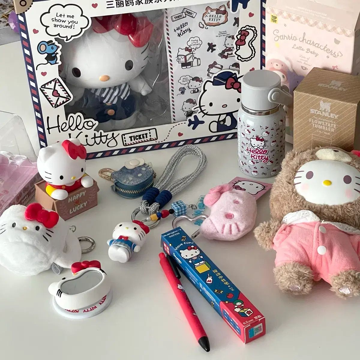 Sanrio ハローキティ コレクション まとめ (ステンレスボトル キーホルダー ぬいぐるみ グリップトック など)
