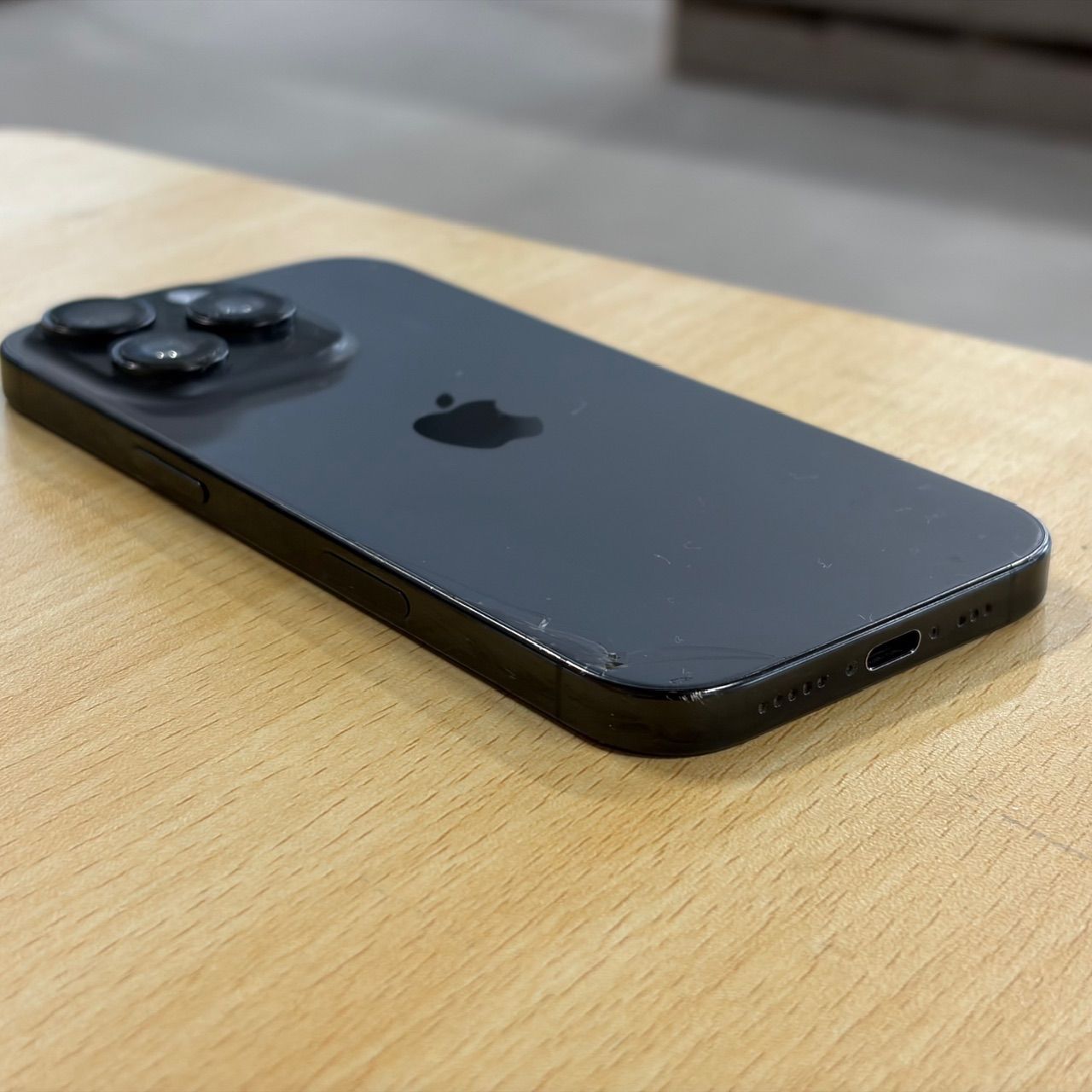 iPhone 16 Pro 128GB ブラック SIMフリー 中古 - メルカリ