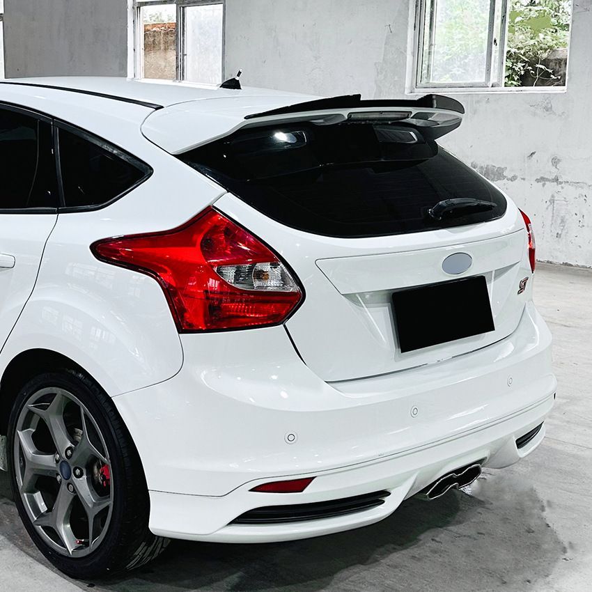 フォード Ford フォーカス Focus MK3 ST-Line/ST 2011~2017年式対応 リアルーフスポイラー ABS ピアノブラック カーボン調 外装アクセント フォード Ford フォーカス Focus MK3 ST-Line/ST 2011~2017年式対応 リアルーフスポイラー ABS ピアノブラック カーボン調 外装アクセント