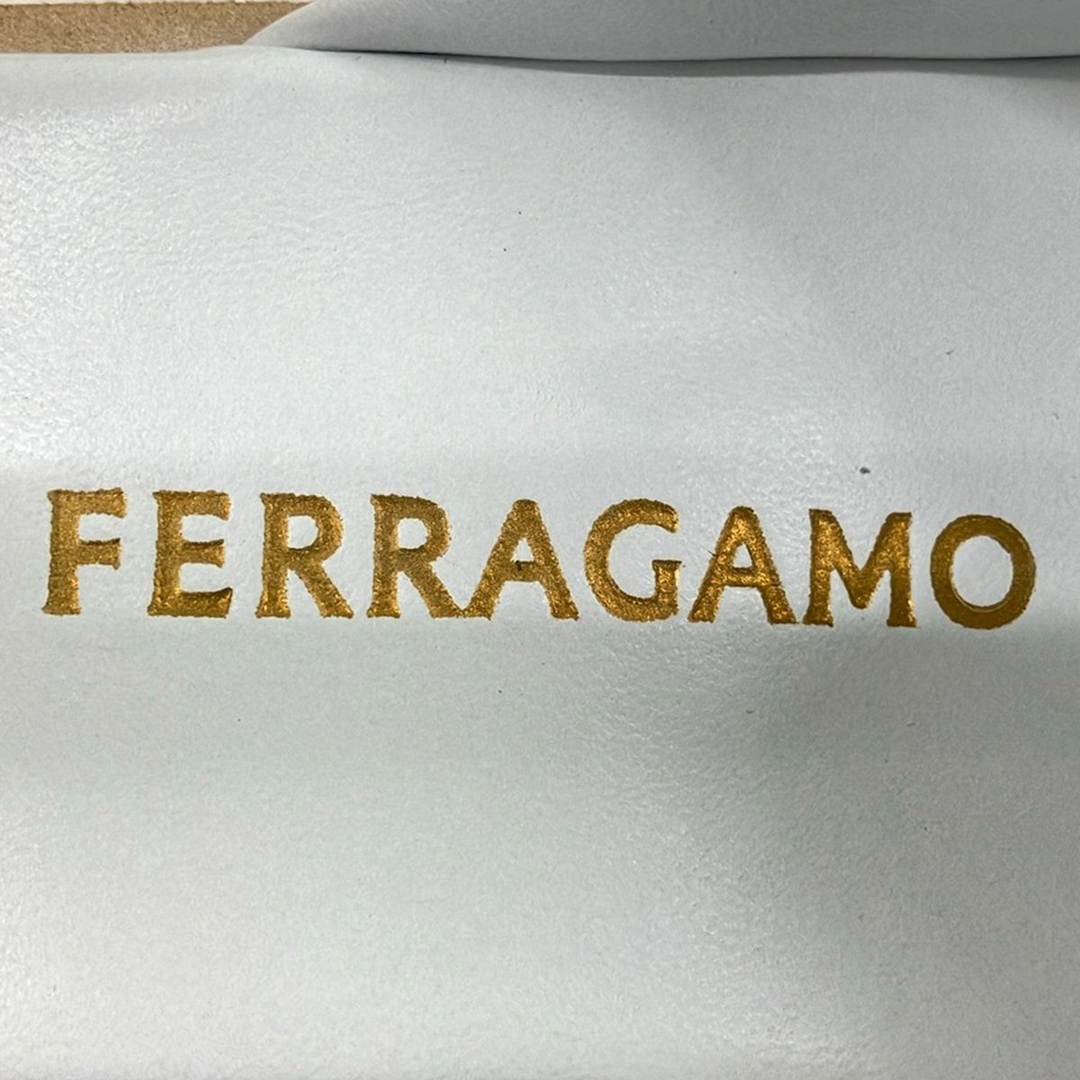 FERRAGAMO/SalvatoreFerragamo(サルバトーレフェラガモ) ミュール レディース - 白 プラットフォーム ラムスキン FERRAGAMO/SalvatoreFerragamo(サルバトーレフェラガモ) ミュール レディース - 白 プラットフォーム ラムスキン