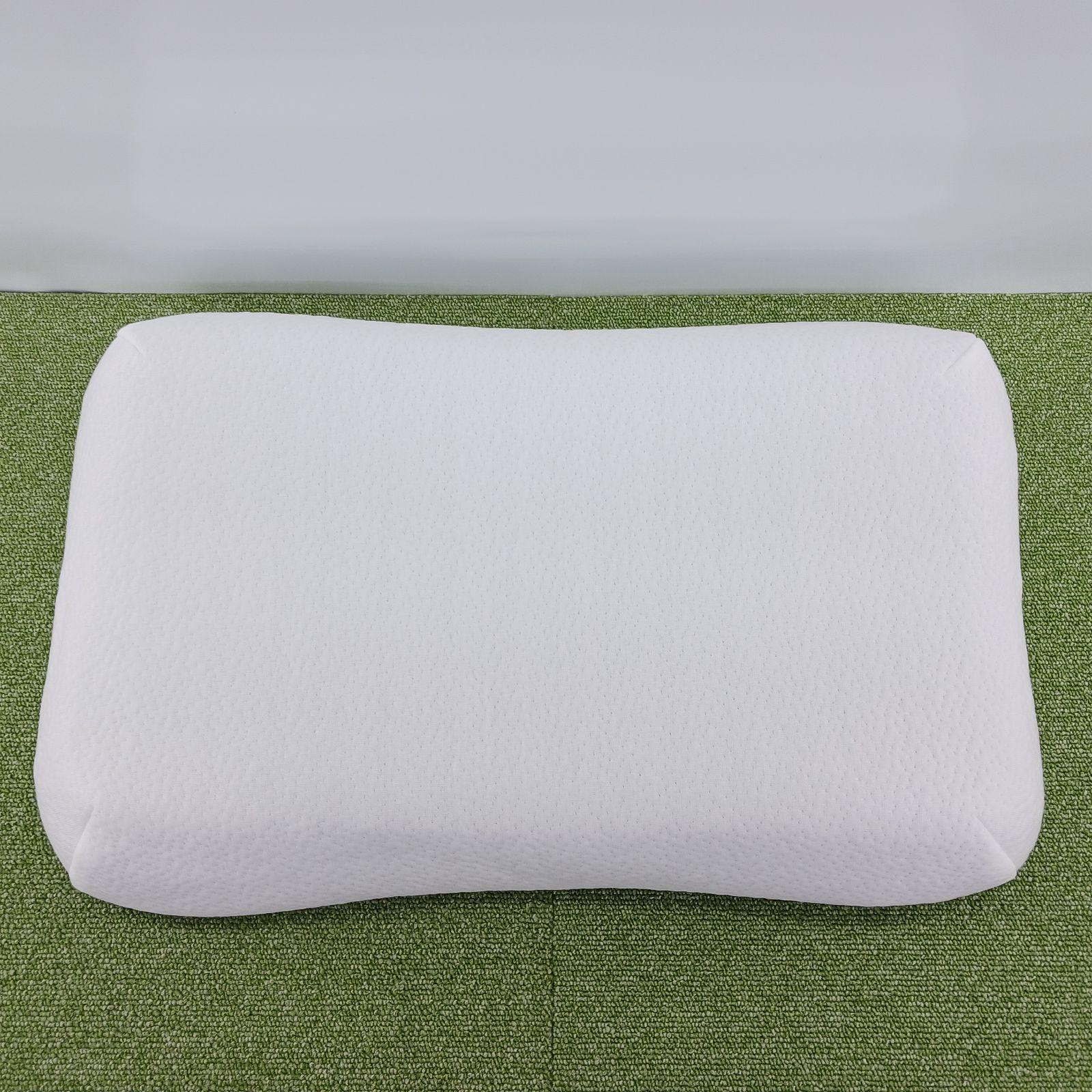 展示商品】 太陽 ヒツジのいらない枕 Fit ブラック [テンセル枕カバー