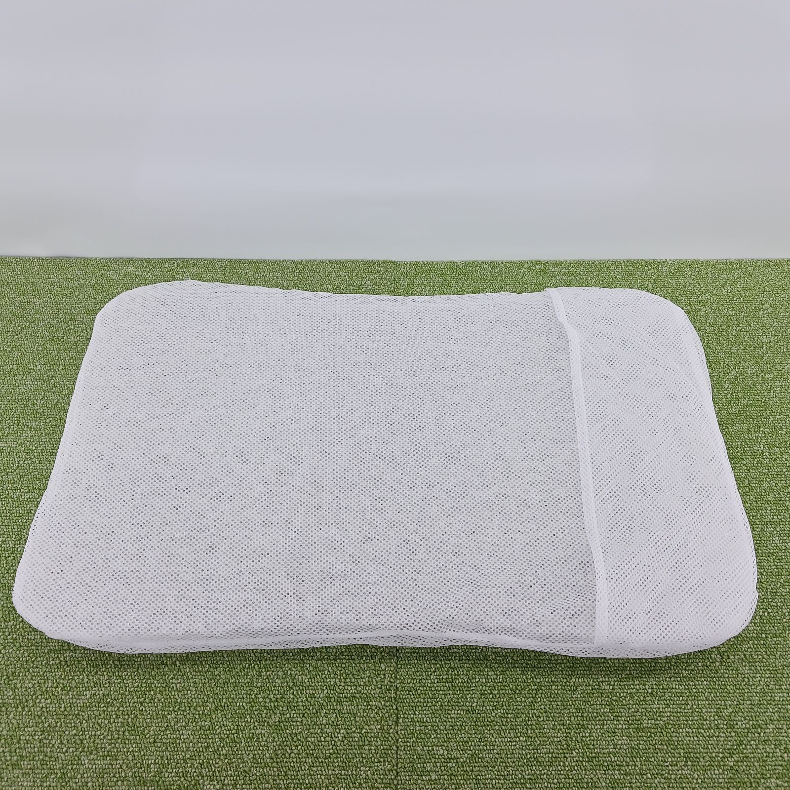 展示商品】 太陽 ヒツジのいらない枕 Fit ブラック [テンセル枕カバー 
