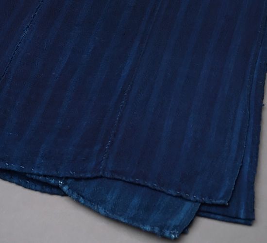 藍染 無地 大判布 No.96 ブルキナファソ 手織り 古布 インディゴ アフリカ布 ヴィンテージ テキスタイル インテリアクロス ソファカバー マルチクロス 撮影背景 タペストリー 民族布