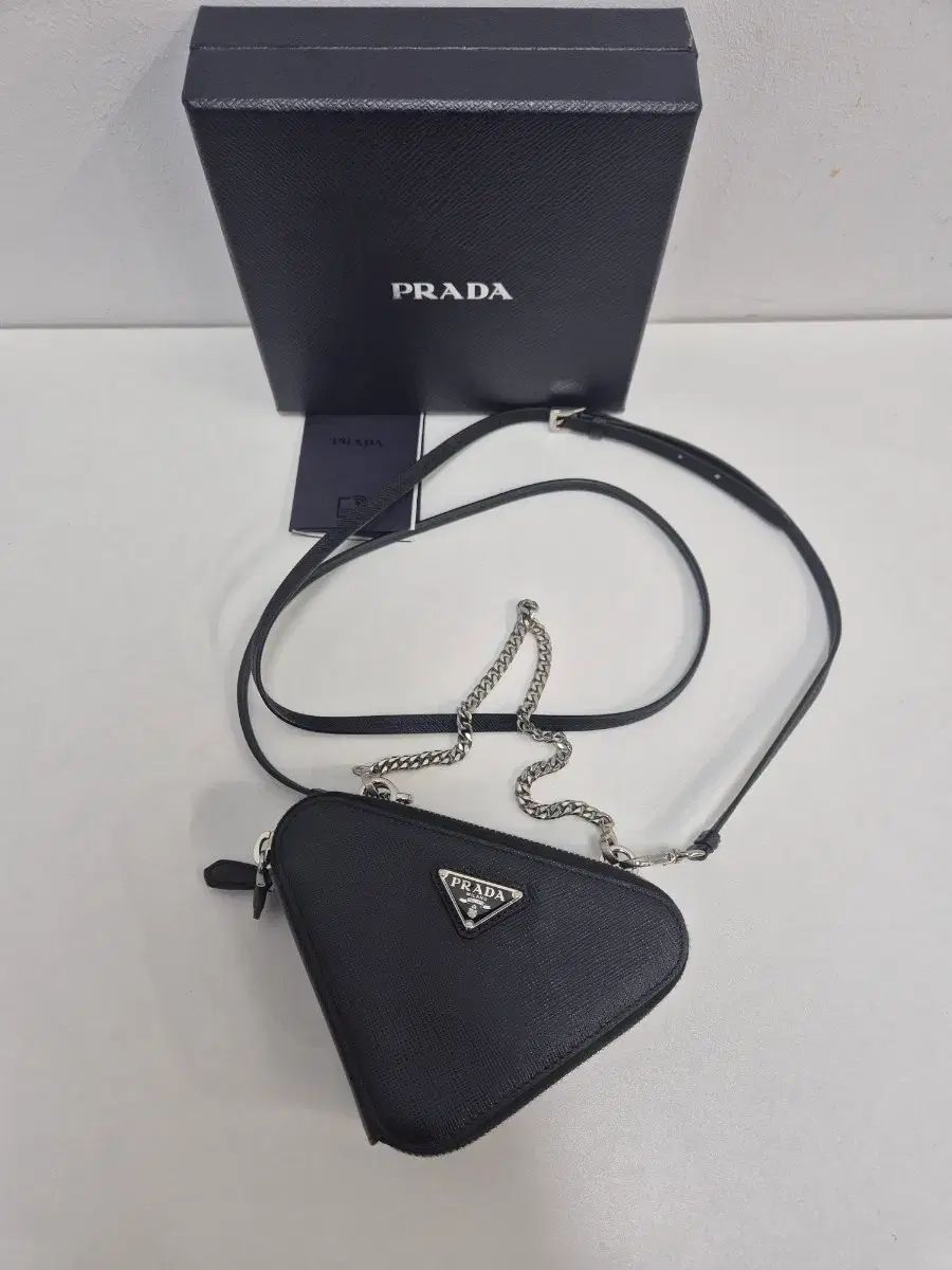 PRADA サフィアーノ トライアングル ミニポーチバッグ