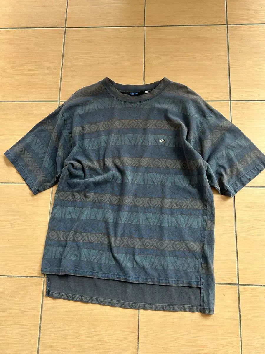 90s QUIKSILVER(クイックシルバー) ジオメトリ柄 Tシャツ