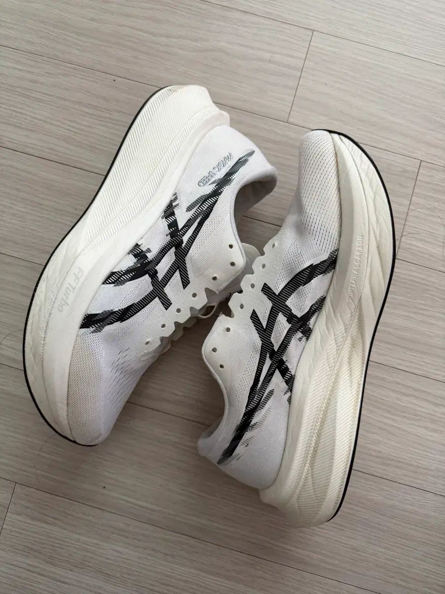 アシックス マジックスピード4 270