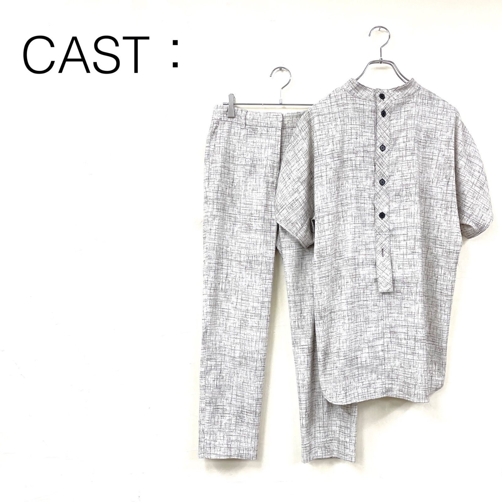 CAST: キャスト セットアップ 総柄 バンドカラーハーフボタンシャツ スリット 半袖 センタープレステーパードパンツ sizeM グレージュ ポリエステル