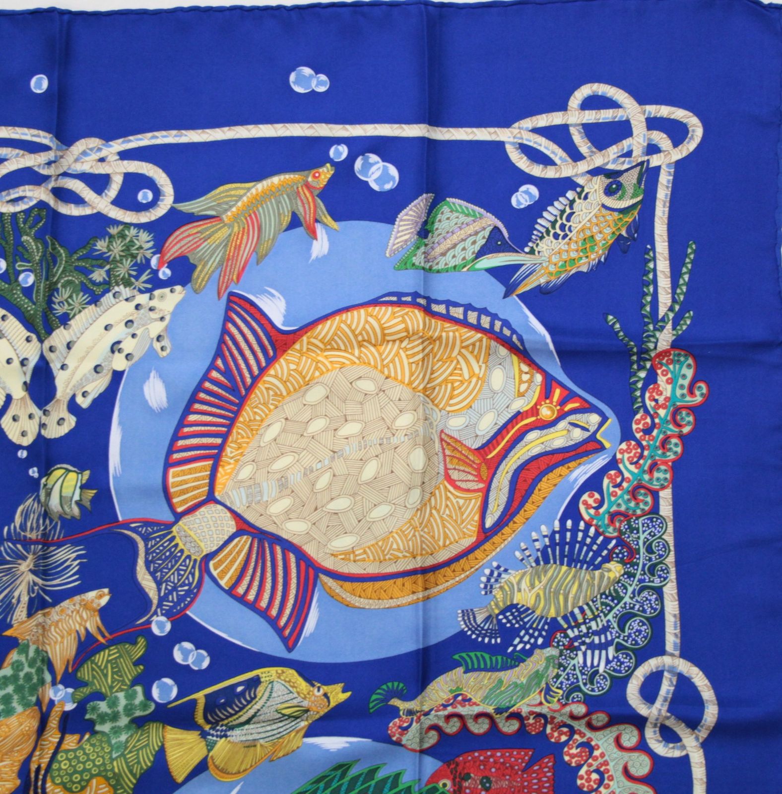 エルメス HERMES カレ90 Grands Fonds 深海 大判スカーフ 魚 シルク100