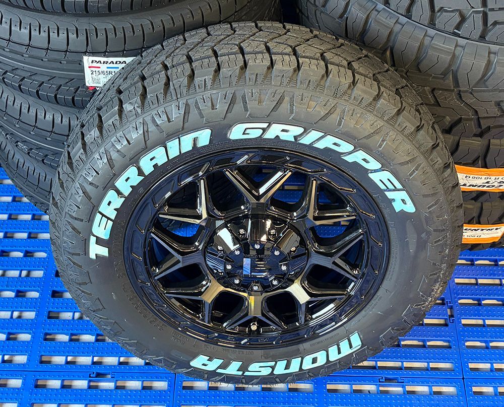 新品 4本セット ハイエース 200系 レジアスエース 16インチ ｜ モンスタ テレーングリッパー 215/70R16 ホワイトレター LEXXELインフェル
