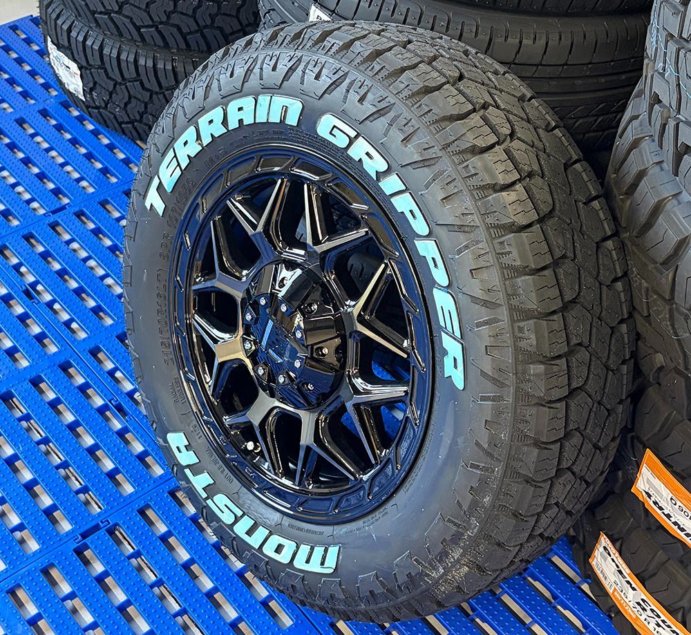 新品 4本セット ハイエース 200系 レジアスエース 16インチ ｜ モンスタ テレーングリッパー 215/70R16 ホワイトレター LEXXELインフェル