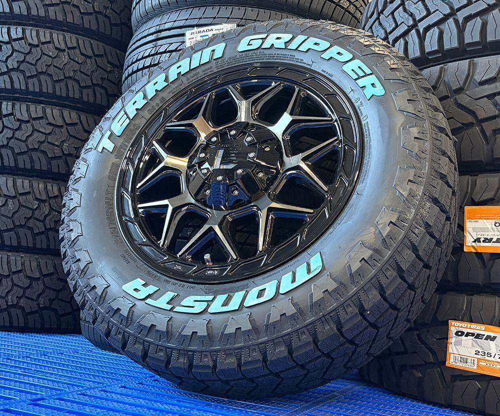 新品 4本セット ハイエース 200系 レジアスエース 16インチ ｜ モンスタ テレーングリッパー 215/70R16 ホワイトレター LEXXELインフェル