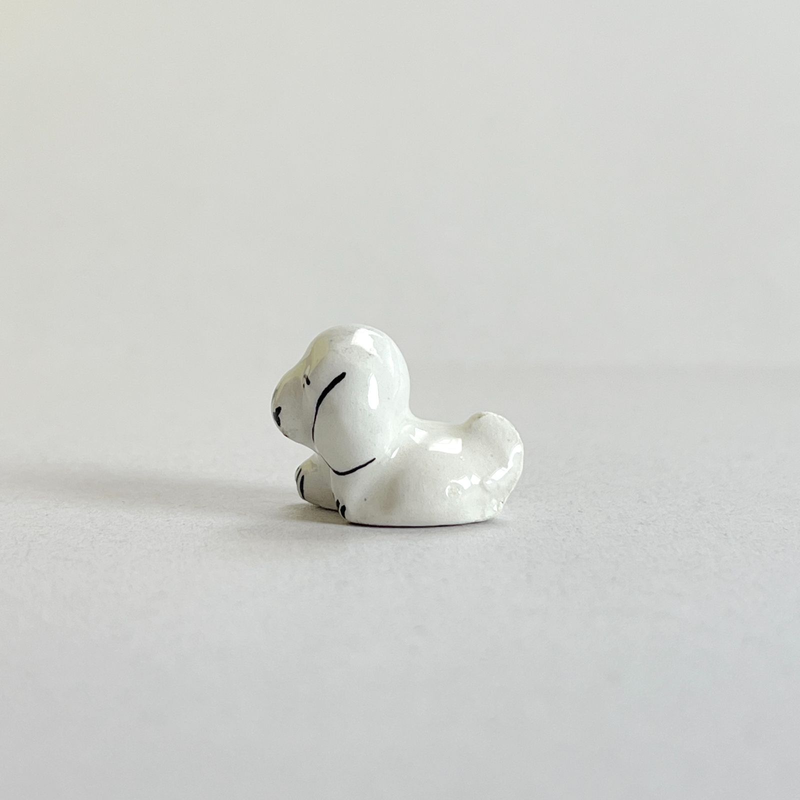 フェーヴ 白い子犬 フランス フェーブ ミニチュア陶器 m-2942 - メルカリ