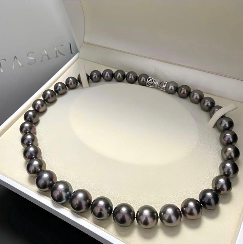 【 TASAKI / 超大珠 】 約11.0〜15.0mm K18WG オーロラピーコック級 最高品質 黒蝶真珠 タヒチ タサキ パール ネックレス 希少 1点限り テリ二重 綺麗 約99g 約45cm 美品 本真珠