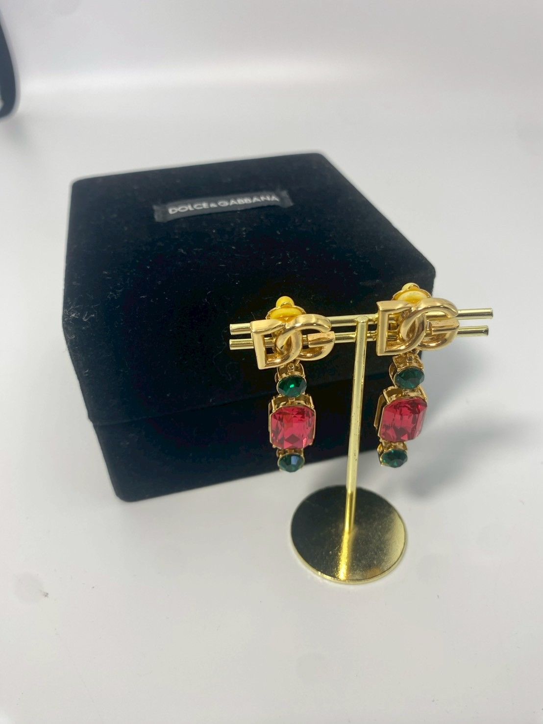 新品同様 ドルチェ＆ガッバーナ DOLCE&GABBANA DGロゴ ビジュー ロング イヤリング クリップ式 ゴールド レッド グリーン 赤 緑 47.5mm 大ぶり スイング レディース ドルガバ アクセサリー ハイブランド ギフト 箱付