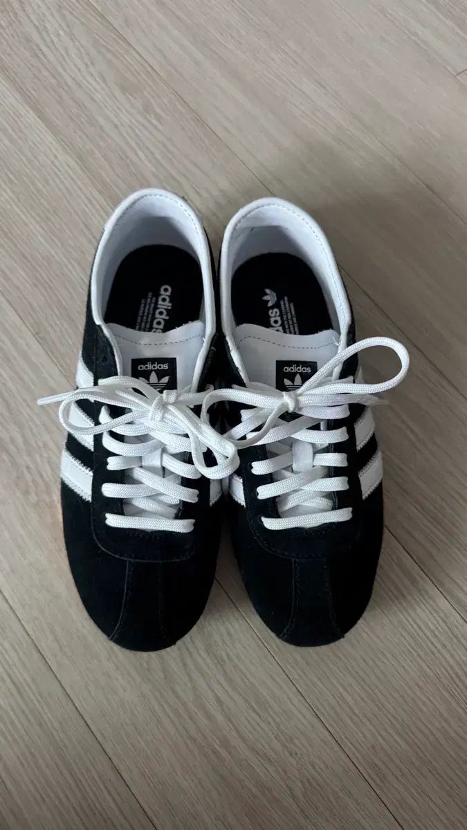 adidas TOKYO ブラック 220