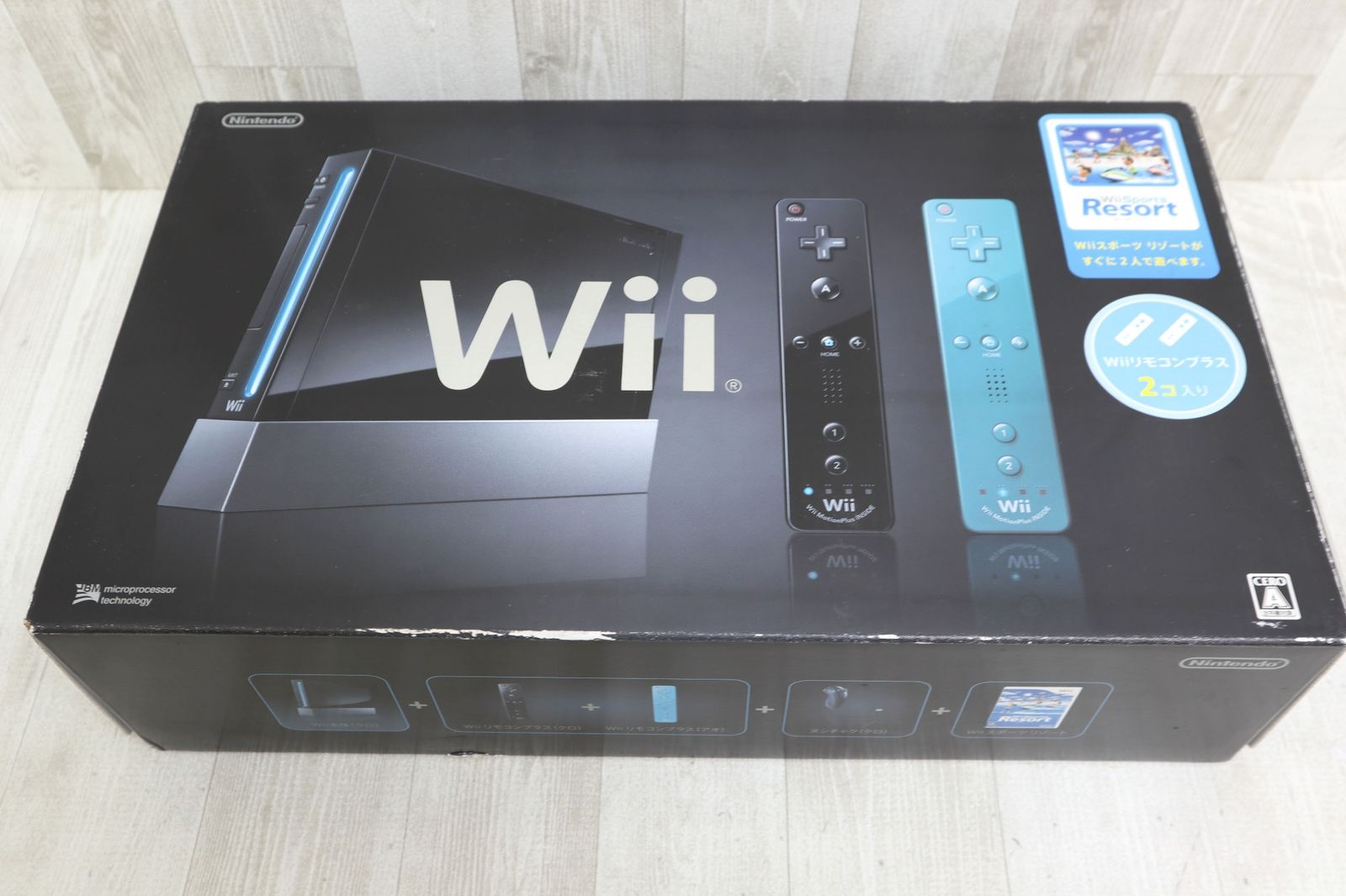 未使用品　Wiiクロ本体・Wii Sports Resort セット