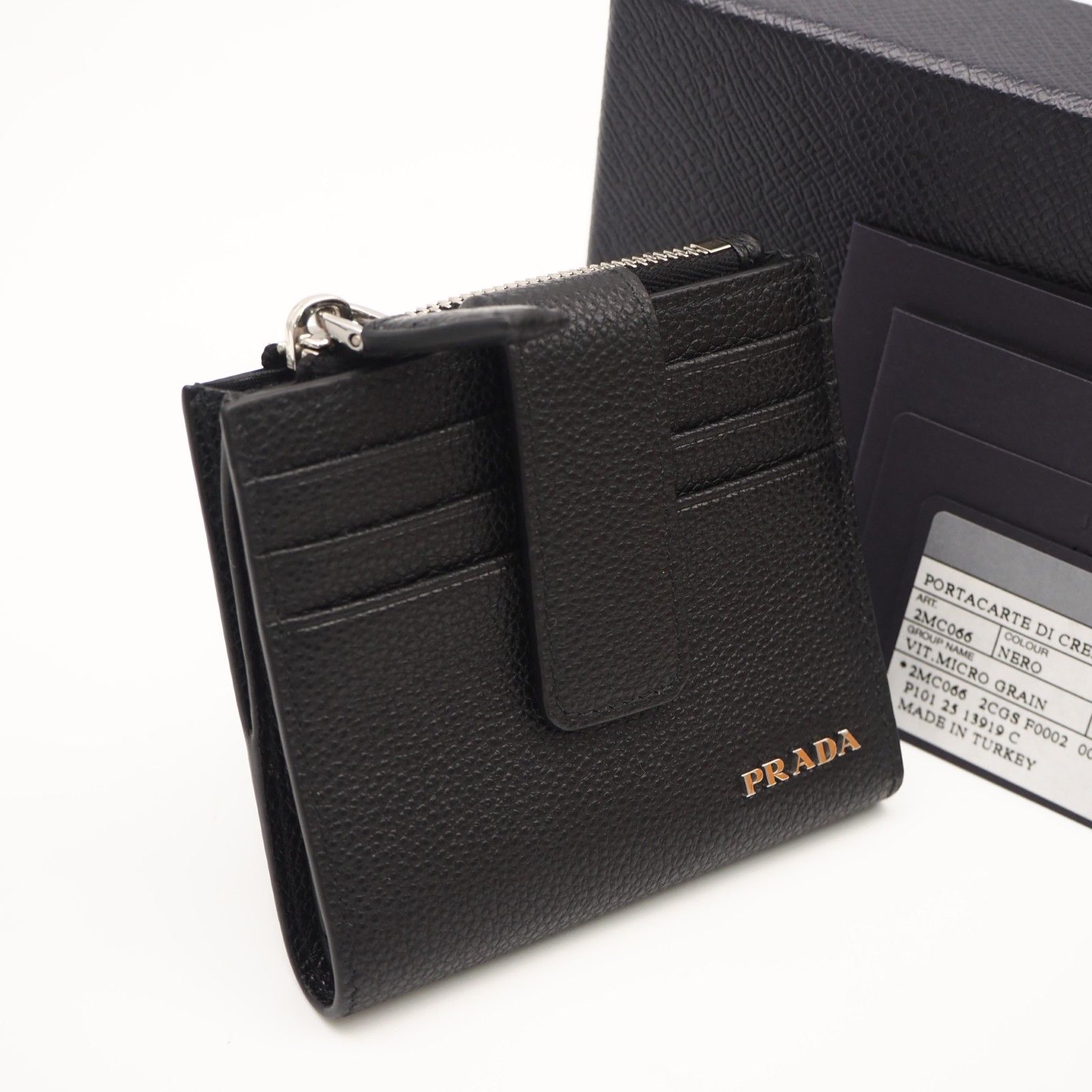 ★3日以内返品可★ 極美品 PRADA プラダ ヴィッテロ マイクログレイン トライアングル コンパクトウォレット 2MC066 二つ折り財布 ブラック カーフレザー メンズ