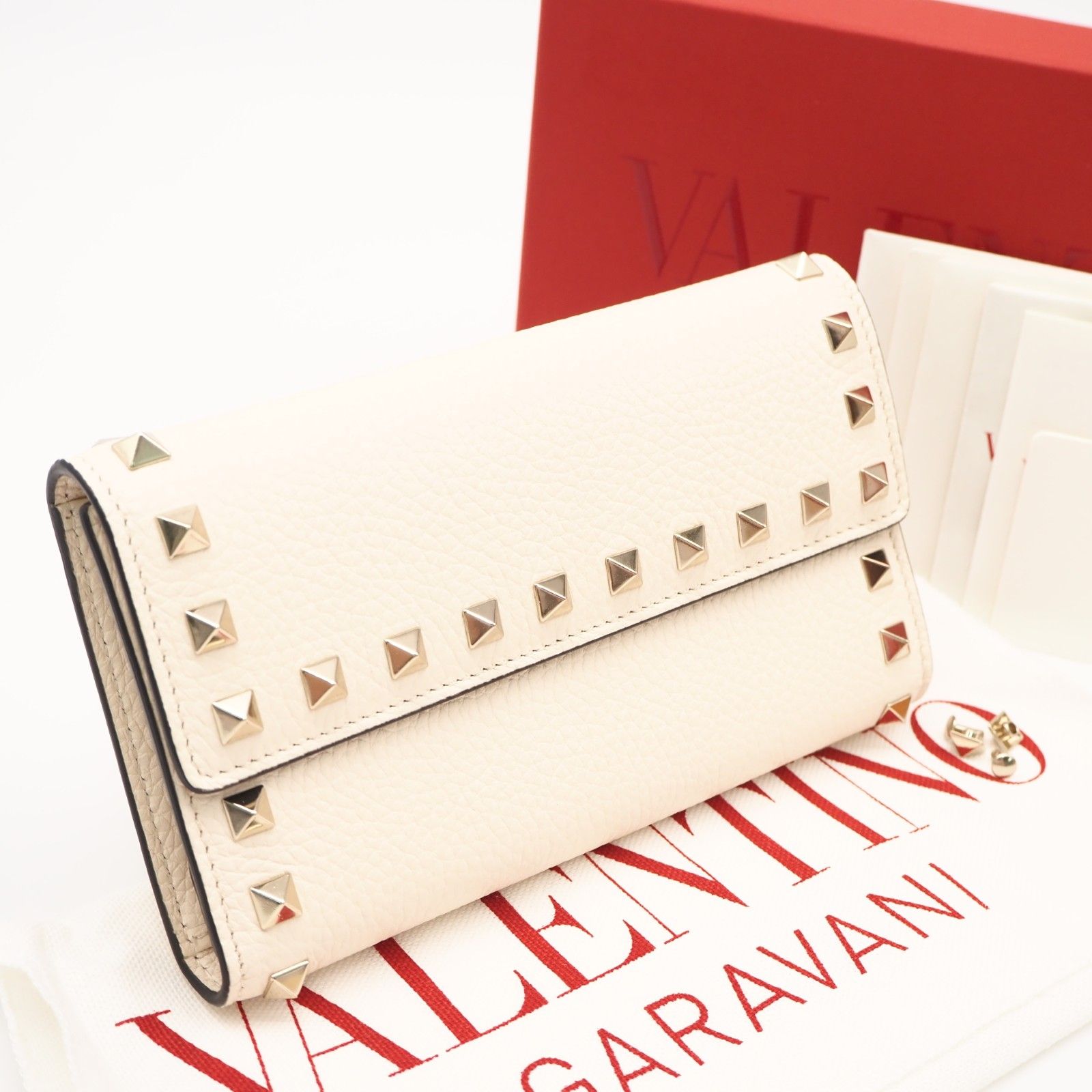 ★3日以内返品可★ 極美品 Valentino Garavani ヴァレンティノ・ガラヴァーニ ロックスタッズ レザー ロングウォレット WPO252VSH126 長財布 アイボリー レザー レディース
