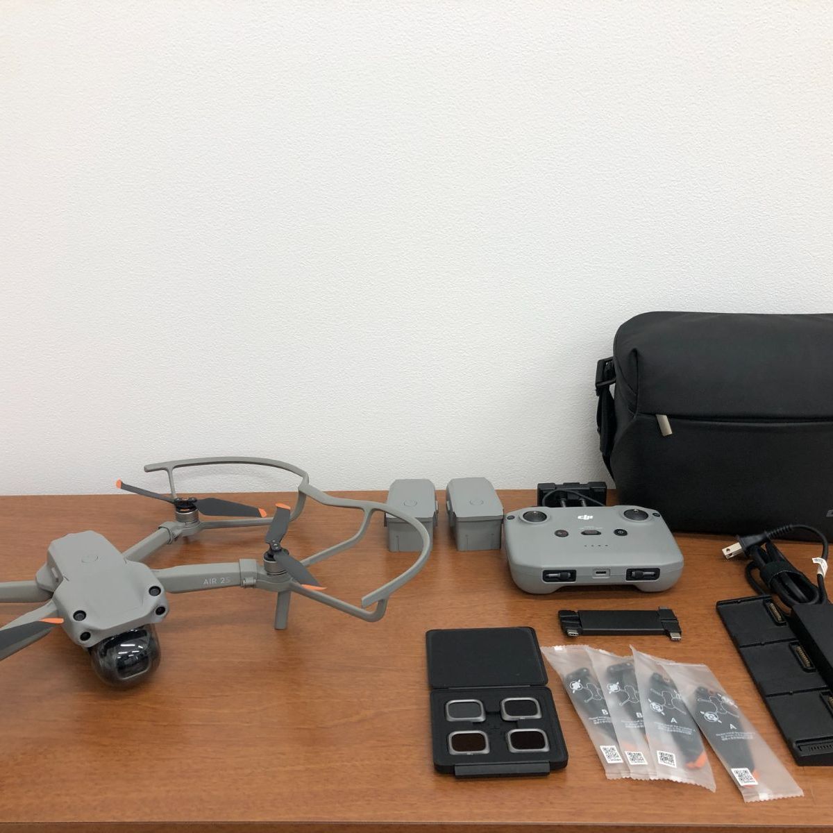 【美品】DJI Air2S Fly More Combo+付属品セット(空撮ドローン・国内正規品・リモートID内蔵)