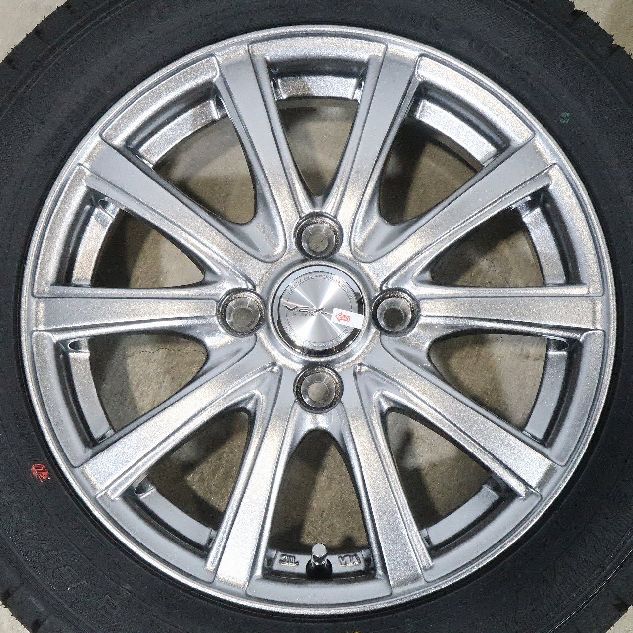 未使用】軽自動車に 4本 社外 14インチ スタッドレス グッドイヤー