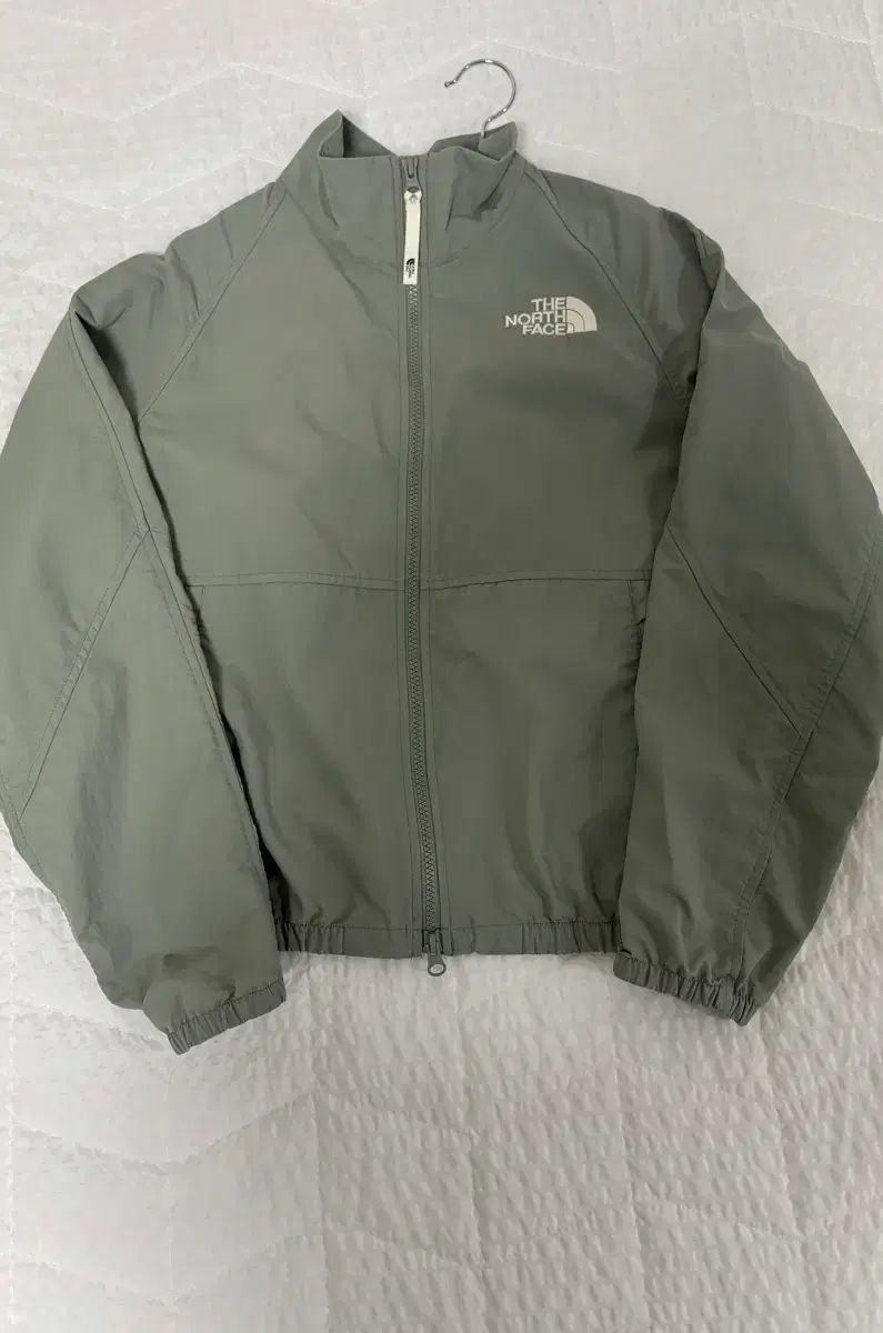 THE NORTH FACE ザノースフェイス ウィンドブレーカー ジャケット カーキ 7,737円