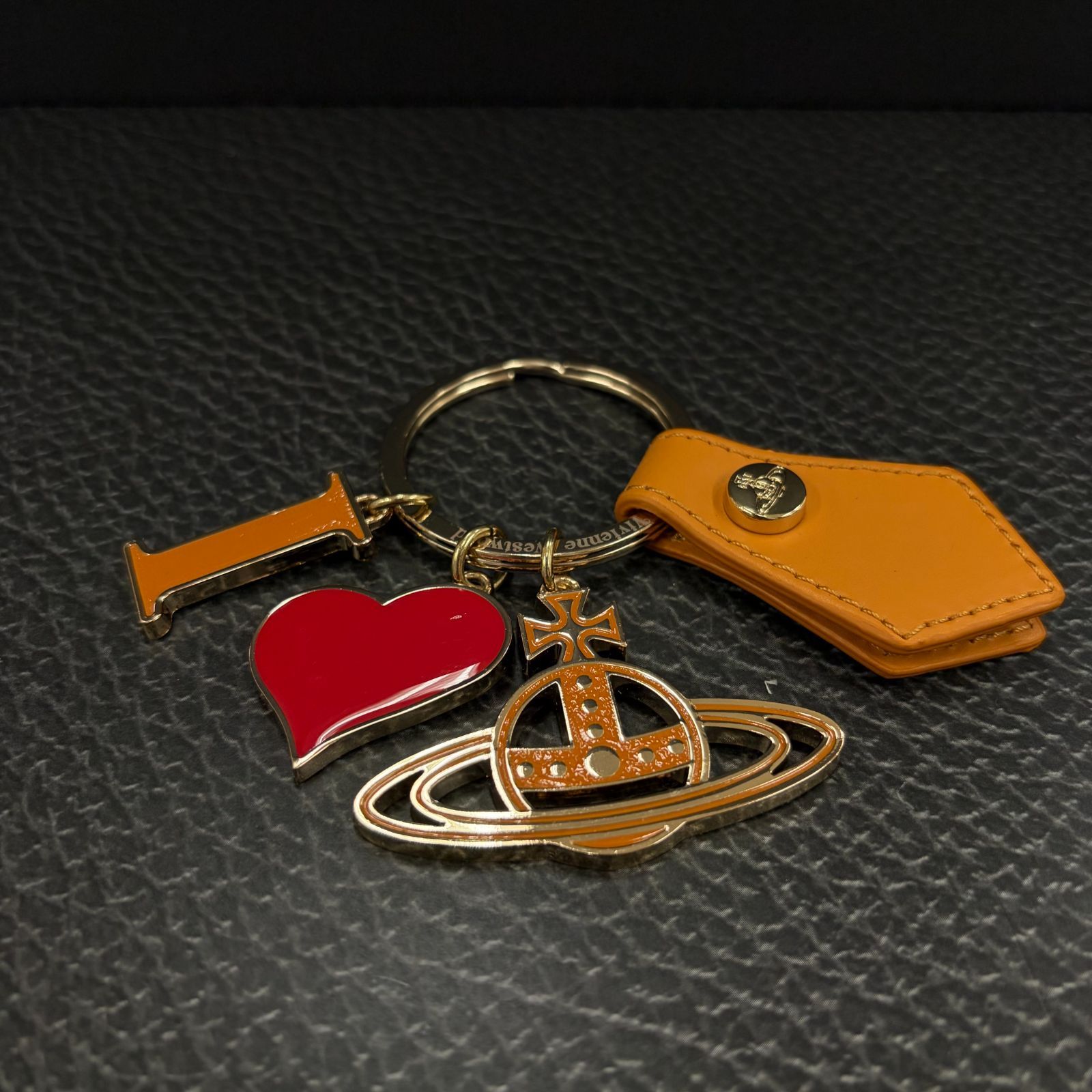 ⑫定価の半額以下OUTLETセール 訳あり キズ・シワ有 ヴィヴィアン ・ウエストウッド(Vivienne Westwood) キーチェーン キーリング オーブ 8203009YE ⑫定価の半額以下OUTLETセール 訳あり キズ・シワ有 ヴィヴィアン ・ウエストウッド(Vivienne Westwood) キーチェーン キーリング オーブ 8203009YE