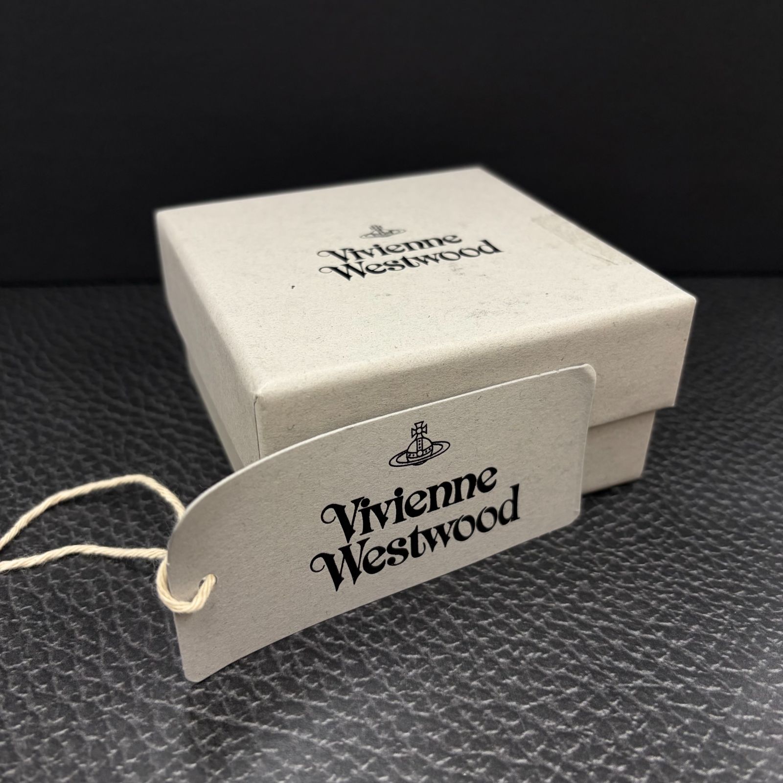 ⑫定価の半額以下OUTLETセール 訳あり キズ・シワ有 ヴィヴィアン ・ウエストウッド(Vivienne Westwood) キーチェーン キーリング オーブ 8203009YE ⑫定価の半額以下OUTLETセール 訳あり キズ・シワ有 ヴィヴィアン ・ウエストウッド(Vivienne Westwood) キーチェーン キーリング オーブ 8203009YE