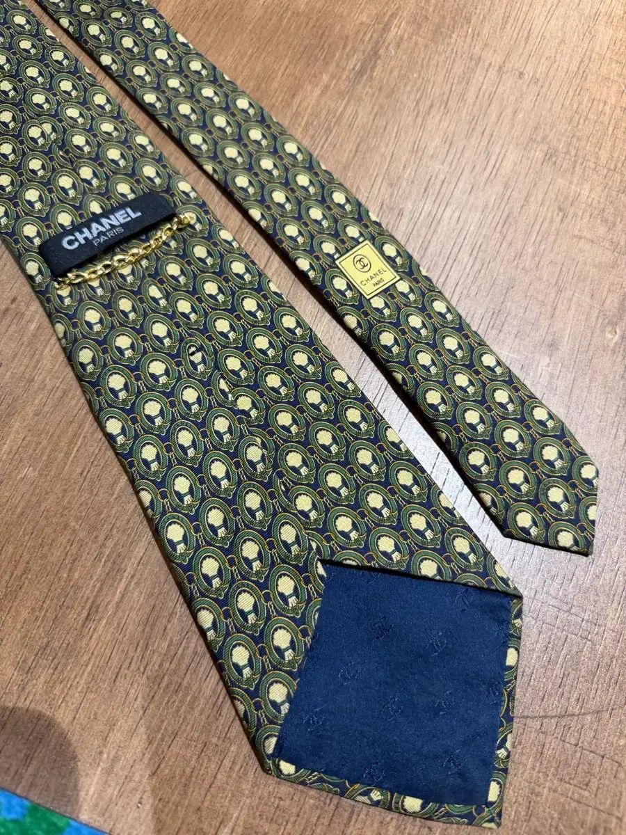 CHANEL シャネル silk 100% tie