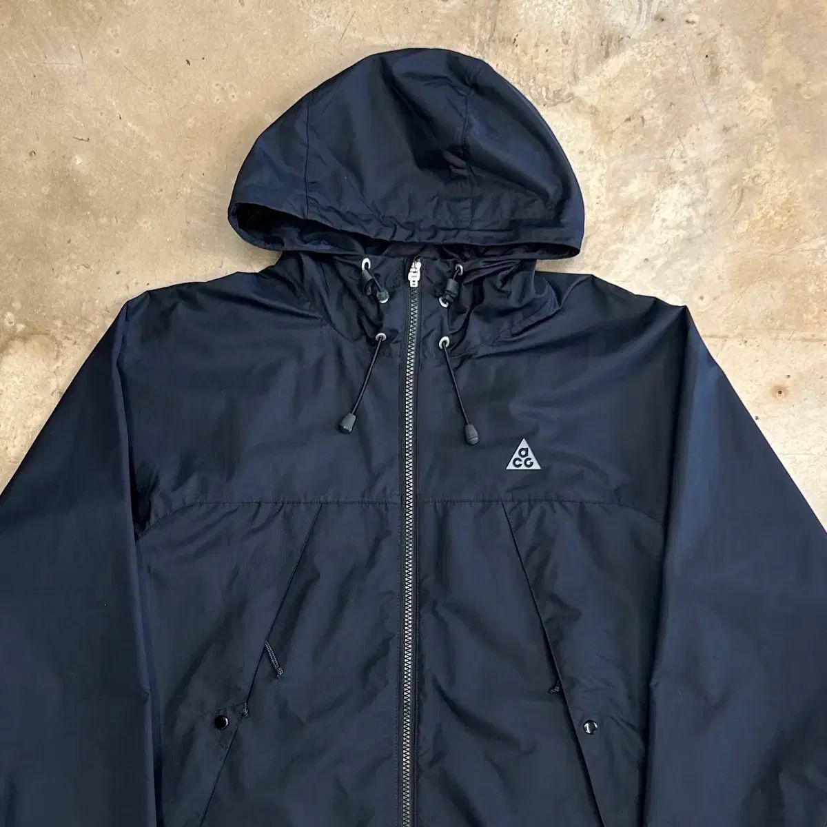 M NIKE ACG ブラック フード ウィンドブレーカー