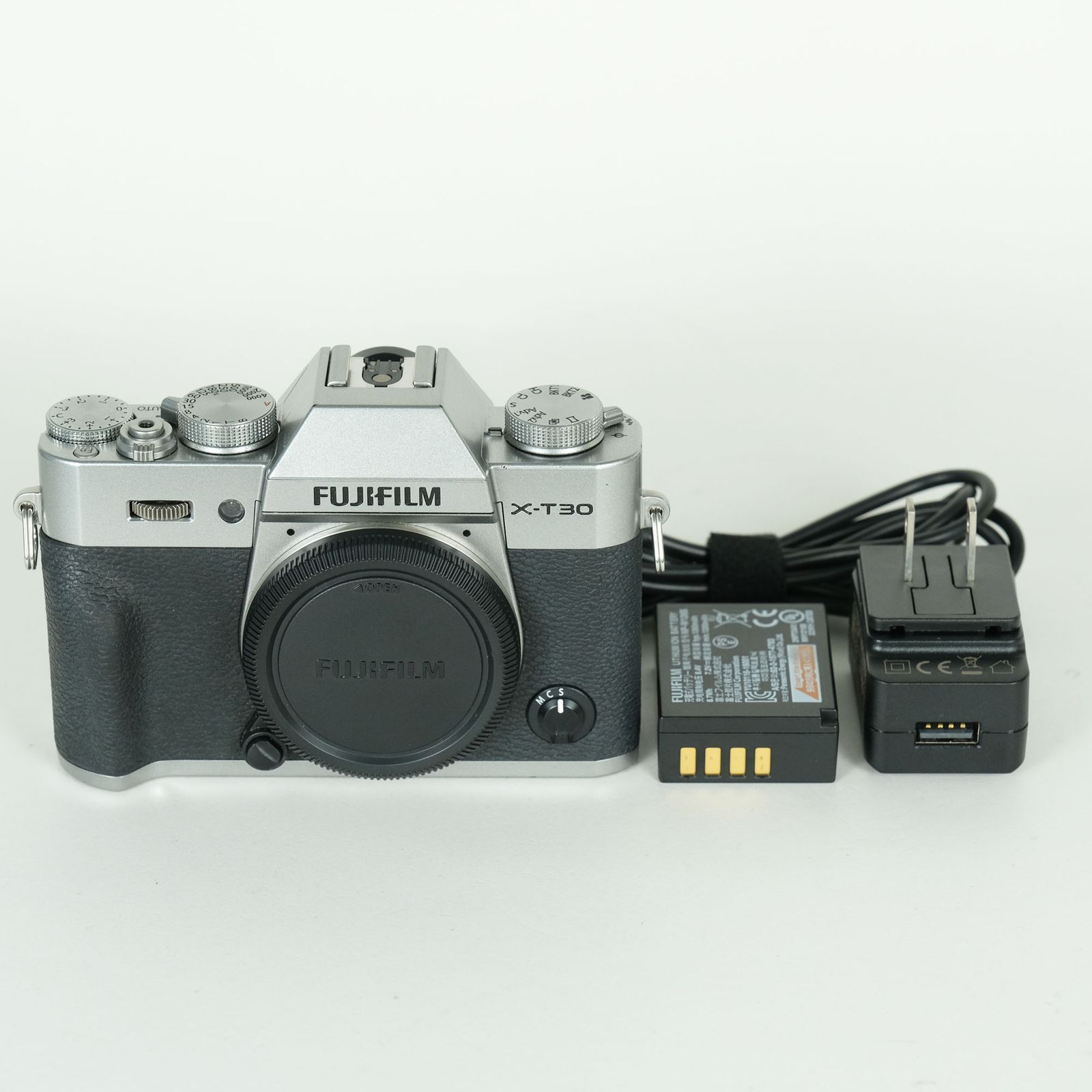 [良品 | シャッター数940回] FUJIFILM X-T30 [ボディ シルバー] | FUJIFILM Xマウント