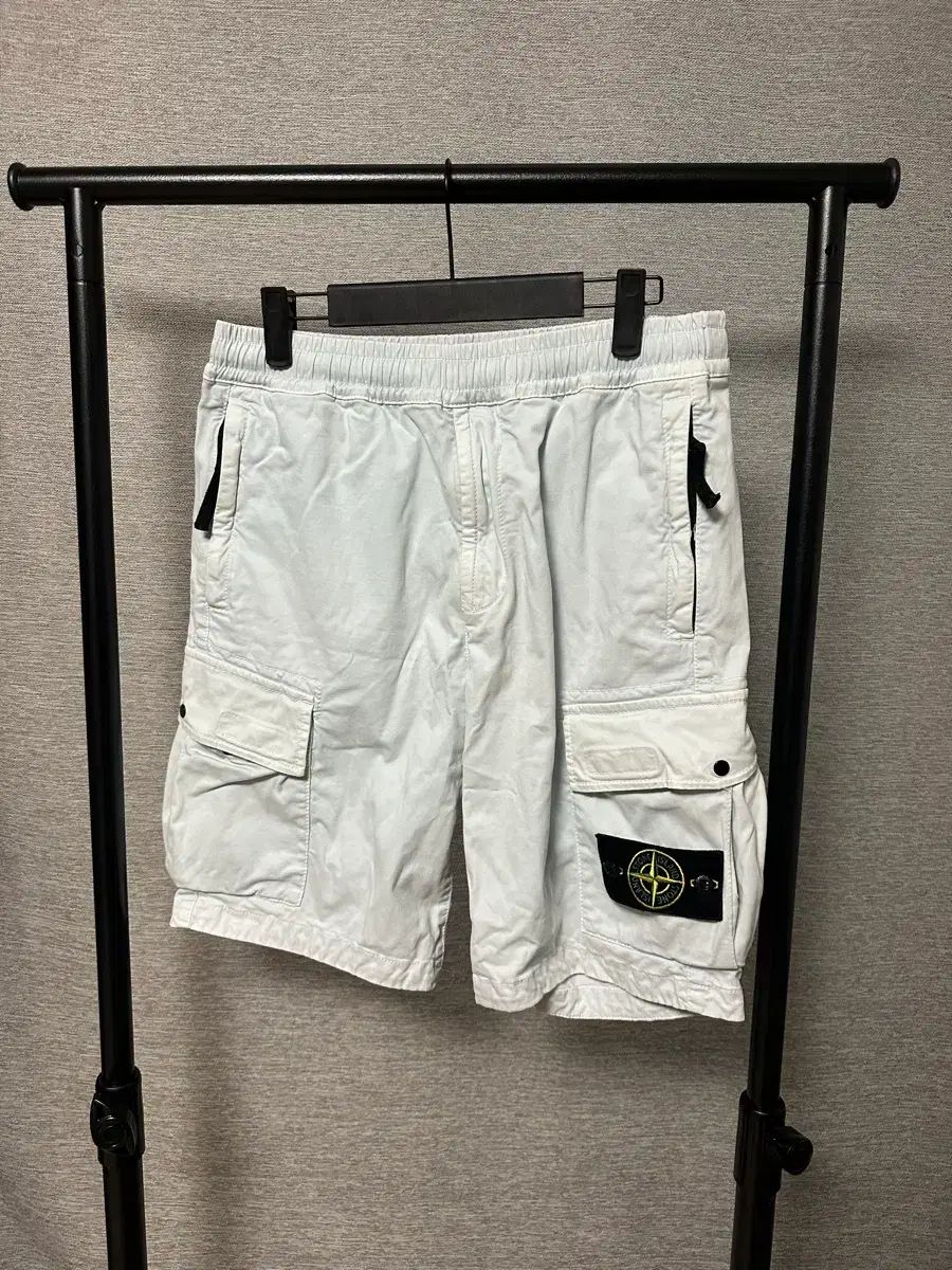 STONE  ストーンアイランド ハーフパンツ ワッペン 白 L STONE ISLAND ストーンアイランド ワッペン ハーフパンツ ライトブルー