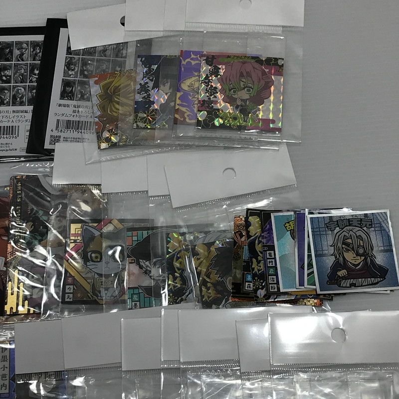 中古品】 鬼滅の刃 シール カード 大量 セット ウエハース付属シール等