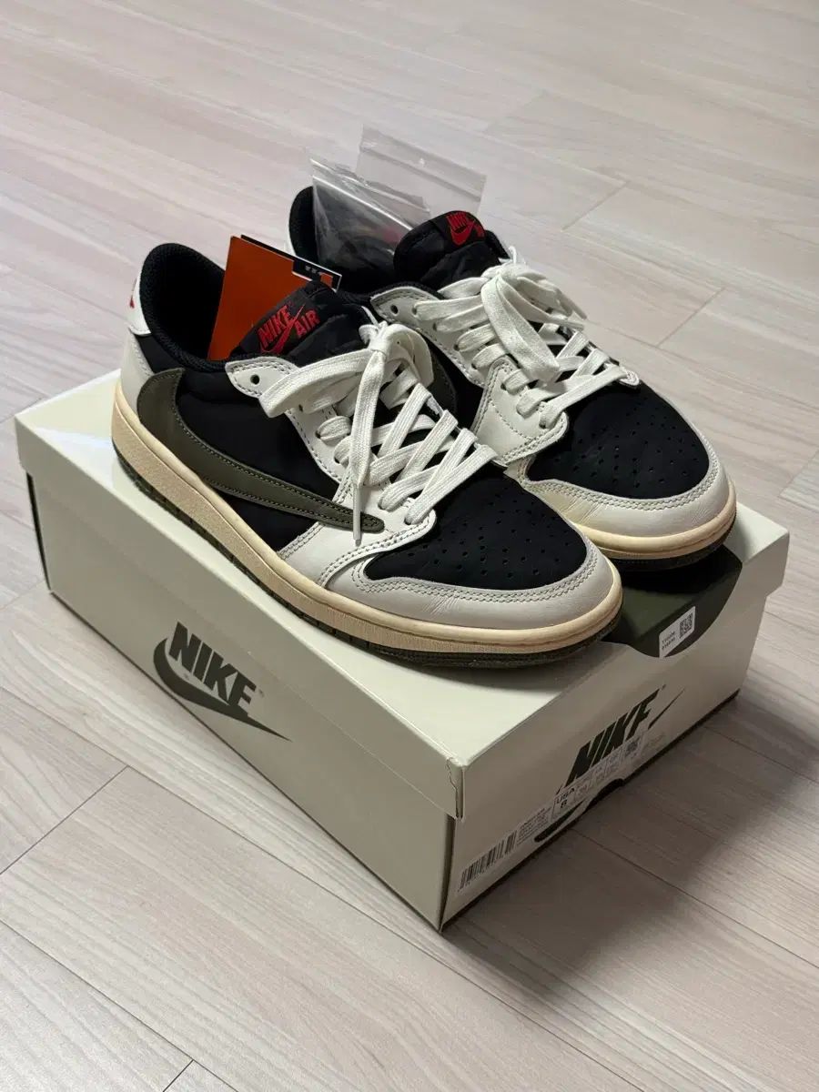 トラヴィススコット ミディアムオリーブ Travis Scott Nike Air Jordan