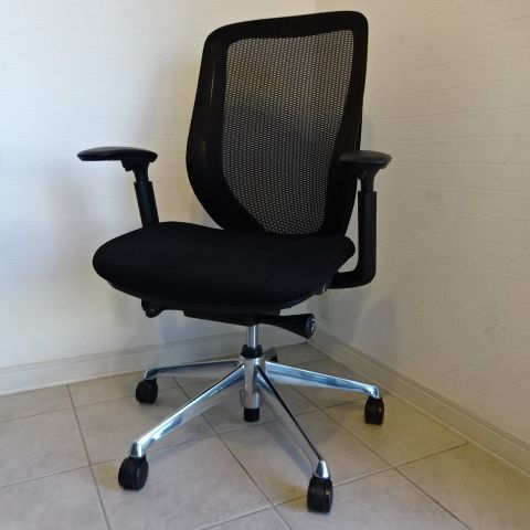 okamura オカムラ　シルフィーチェア　ハイバックチェア　黒色 可動肘　 ハイグレードポリッシュ脚　前傾機能つき　キレイな品と評価にて大好評です！！