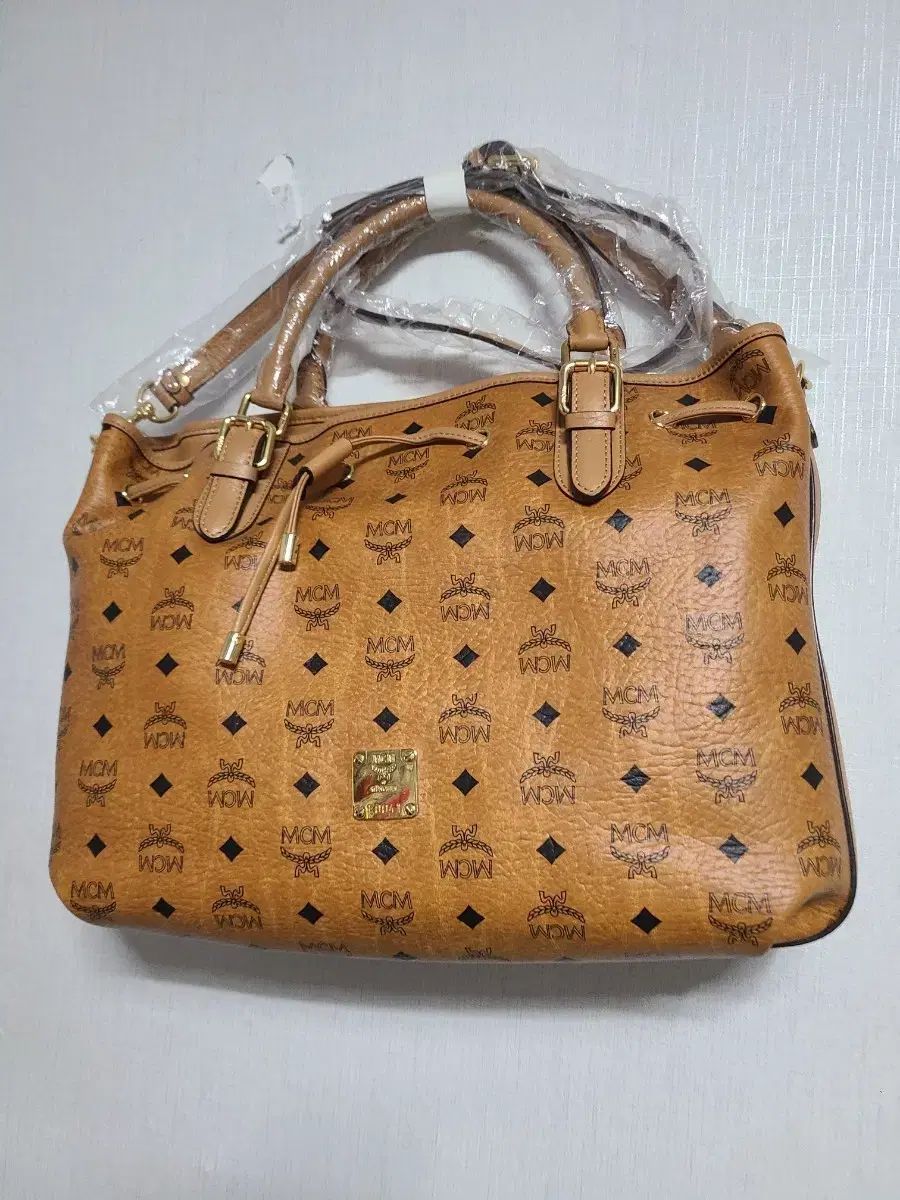 MCM(エム シー エム) ヴィセトス リバーシブル ショッパーバッグ ブラウン