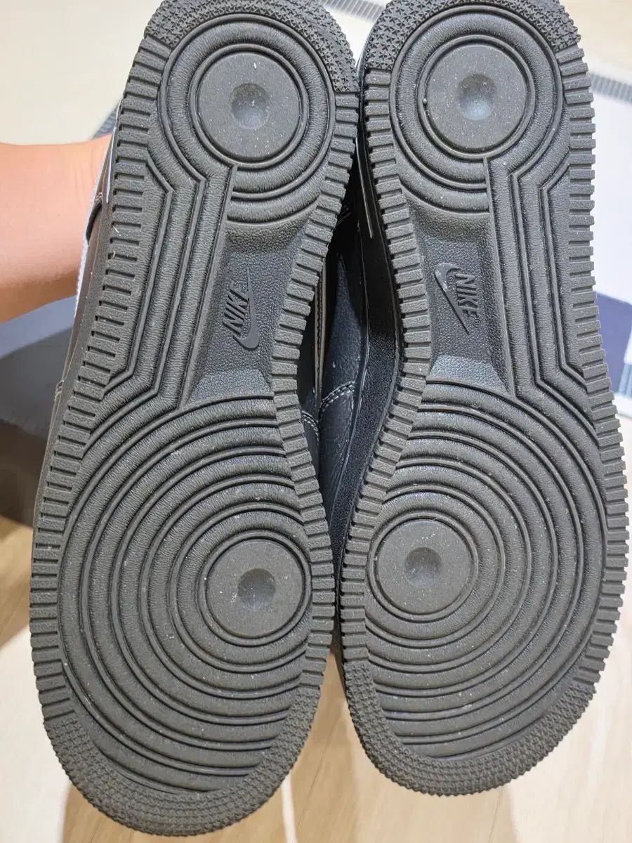(ほぼ新品/280) NIKE ナイキ エアフォース 1 07 LV8 ブラック ウルフ グレー (ほぼ新品/280) NIKE ナイキ エアフォース 1 07 LV8 ブラック ウルフ グレー