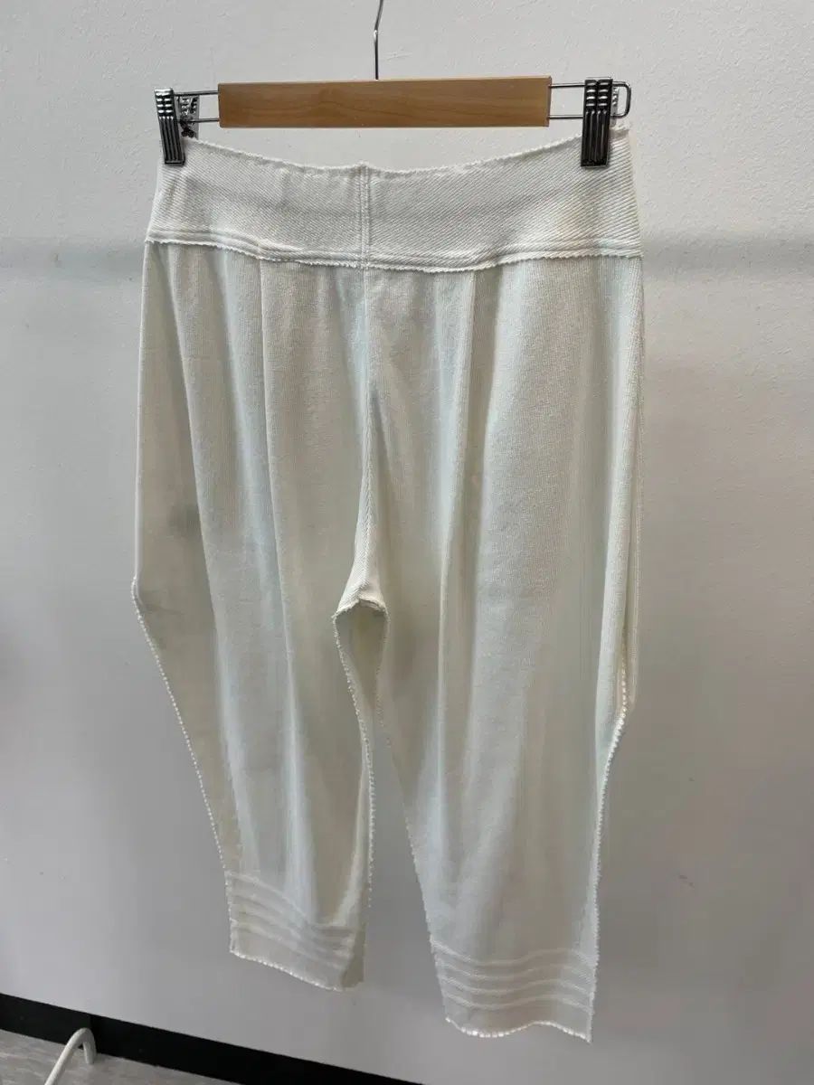 レディース ISSEY MIYAKE イッセイミヤケ 밴딩 ニットズボン