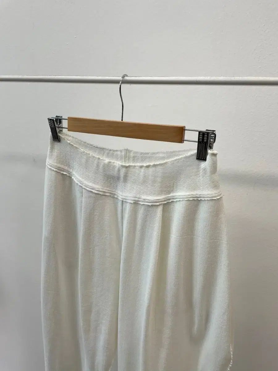 レディース ISSEY MIYAKE イッセイミヤケ 밴딩 ニットズボン