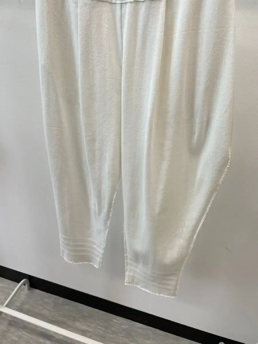 レディース ISSEY MIYAKE イッセイミヤケ 밴딩 ニットズボン