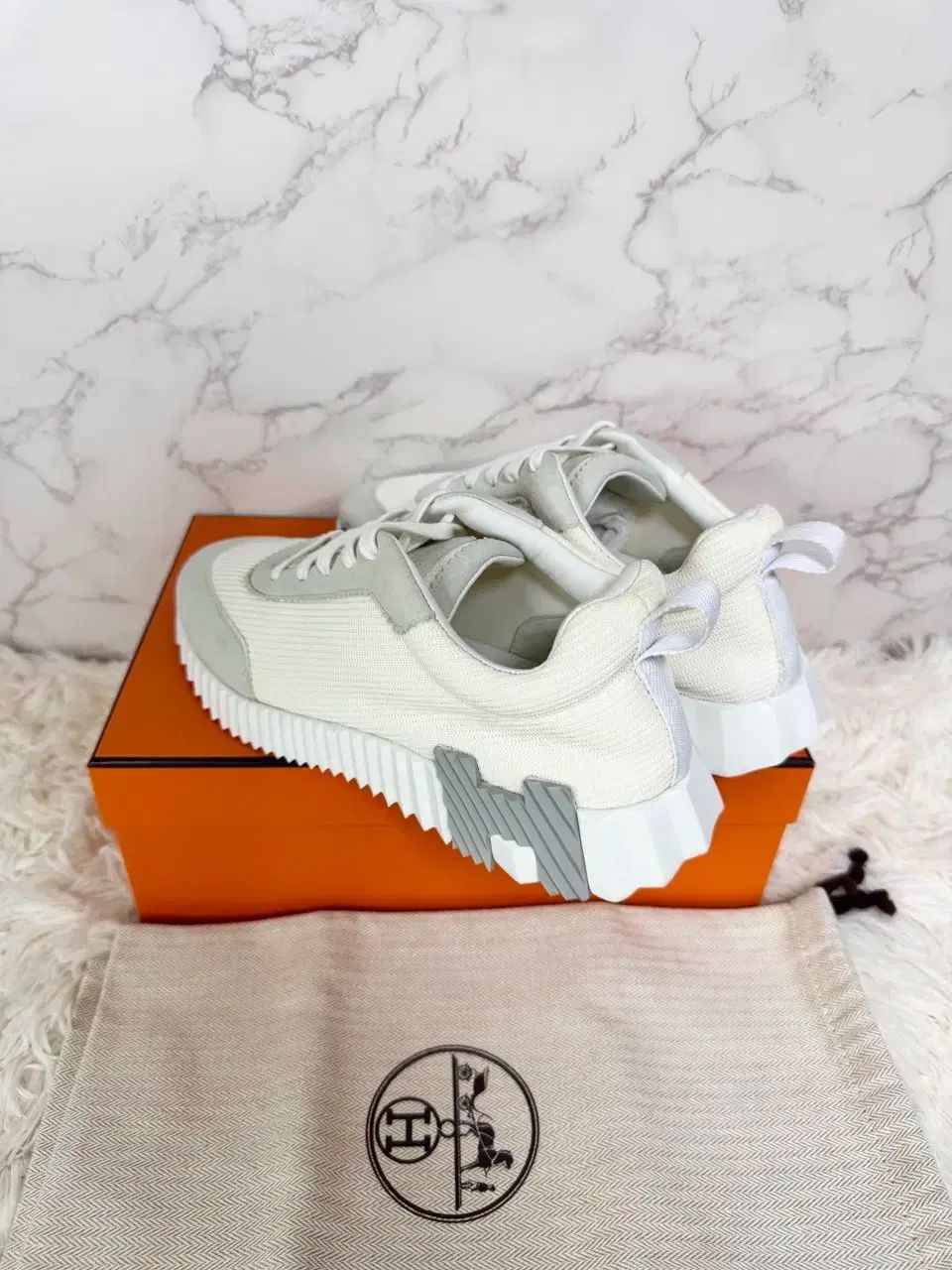 39 エルメス バウンシング メッシュ スウェード ゴート スキン & ブラン ブラン 39 エルメス バウンシング メッシュ スウェード ゴート スキン & ブラン ブラン