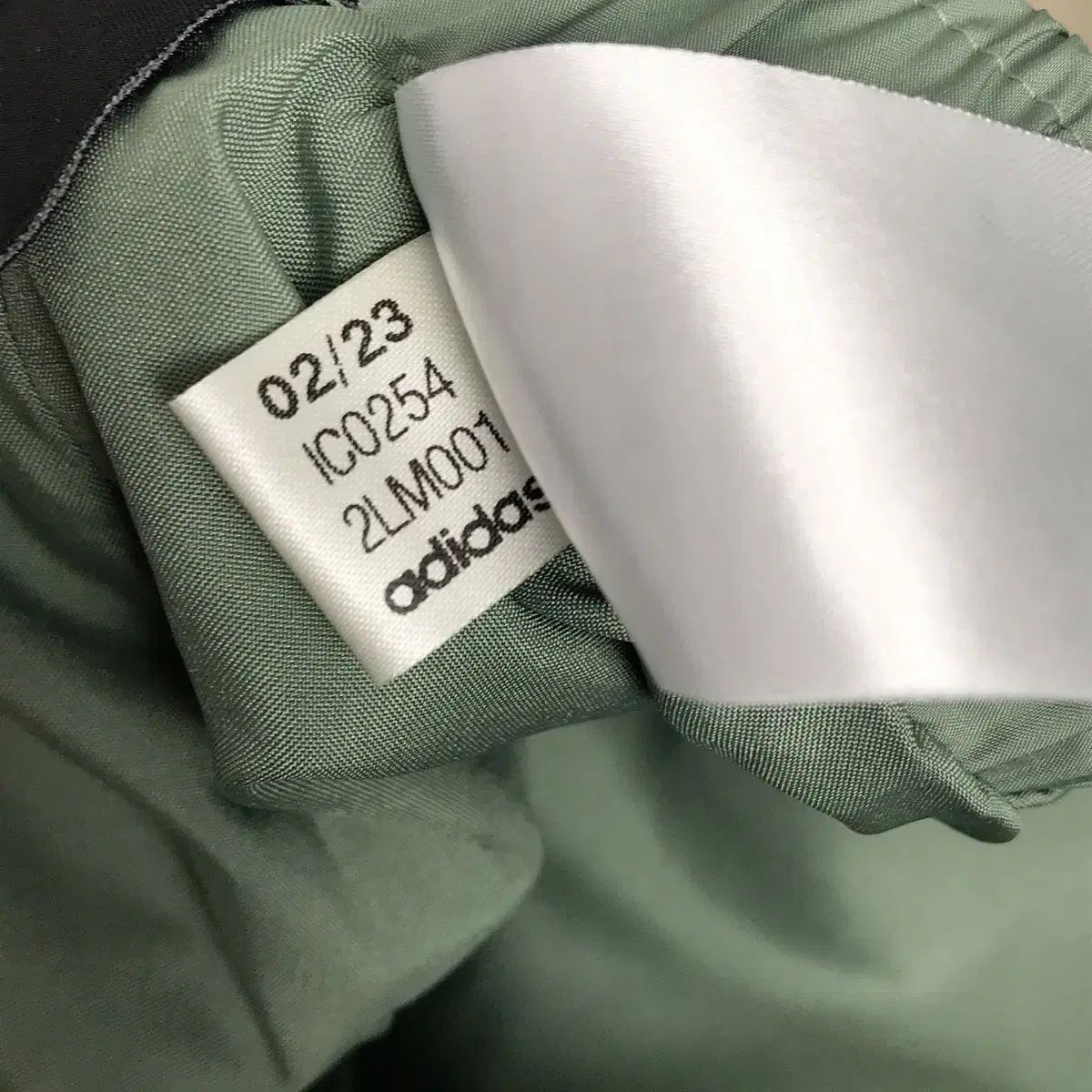 アディダス シティ FIGHT OR ESCAPE ルーズフィット 半袖 Tシャツ ズボン セット レディース L